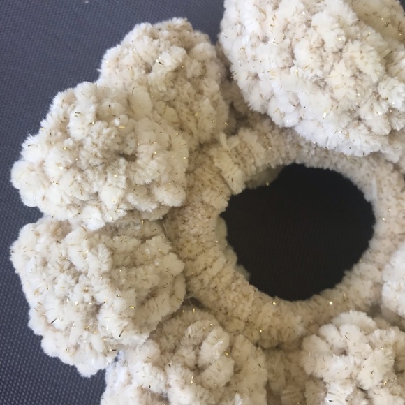 Velvet Scrunchie Set - Picture 6 of 11